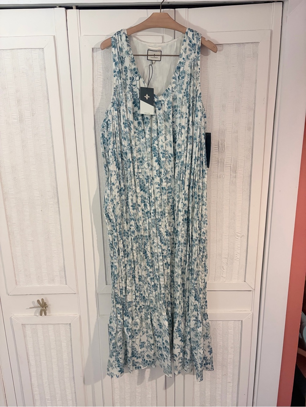 TUCKERNUCK Jardin De Fleurs Plisse Crinkle Alina Dress Medium Blue Floral Midi L